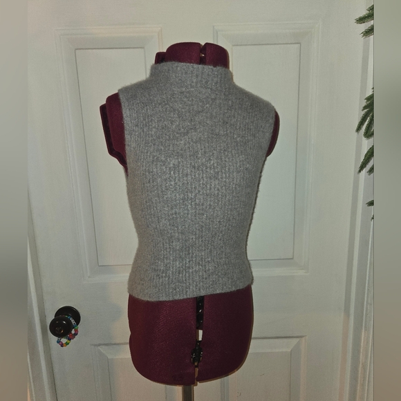 House of Harlow 1960 Sweaters - House Of Harlow Cashmere Ribbed Mock Neck Gray Sleeveless Top